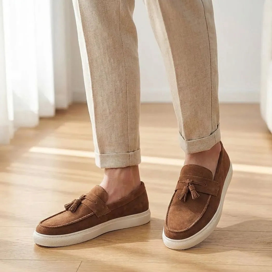 Mocassim Derby de Camurça com Guizos Marrom