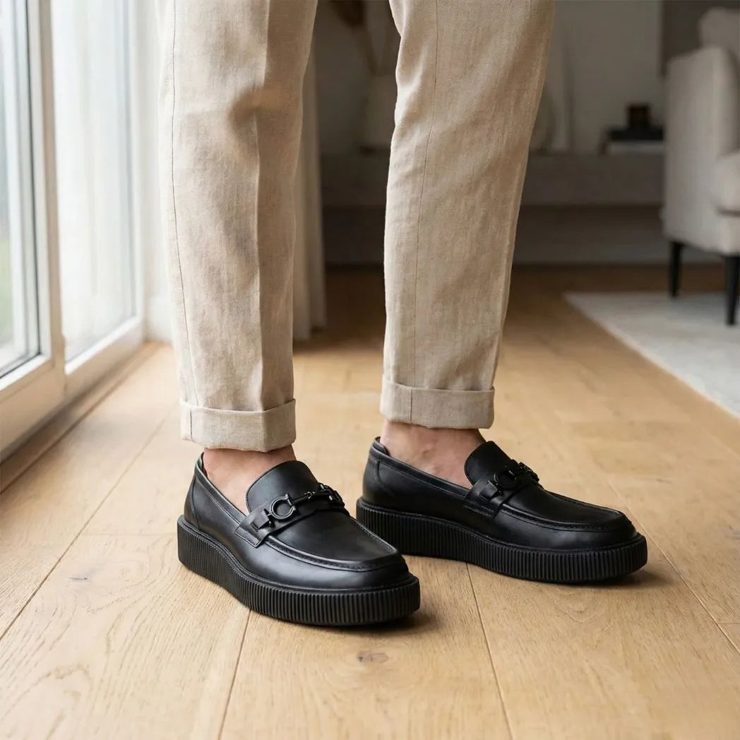 Mocassim Plataform Preto com Fivela
