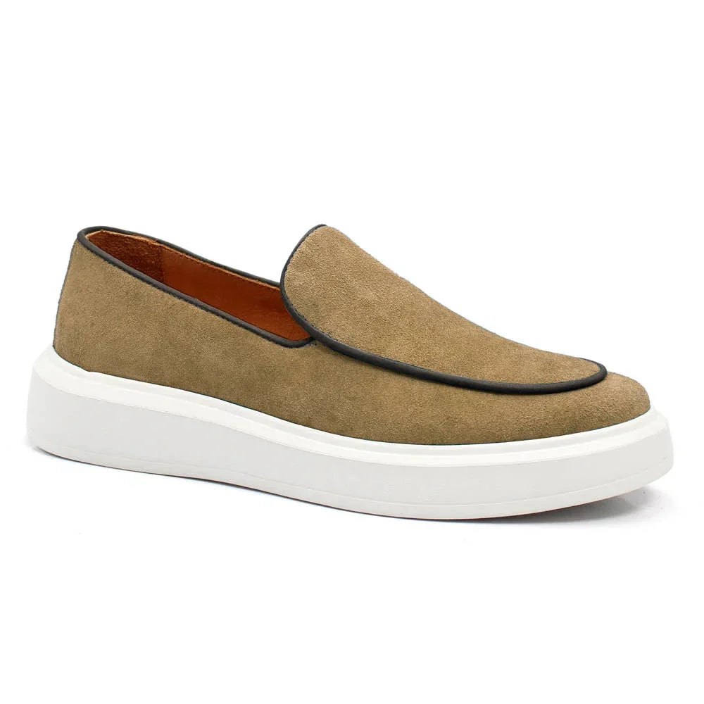 Mocassim Sofistic Loafer em Couro Camurça – Sofisticação e Conforto para Todas as Ocasiões